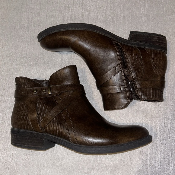BareTraps Shoes - BareTraps Women’s Brown Ankle Booties w/ Design all along the side Size 8